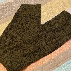 Lululemon ankle length leggings size 10